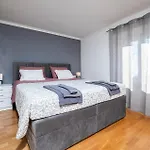 Awesome Home In Labin With House Sea View בית נופש