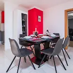 בית נופש Awesome Home In Labin With House Sea View *