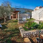 Awesome Home In Labin With House Sea View בית נופש