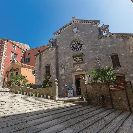 Awesome Home In Labin With House Sea View בית נופש