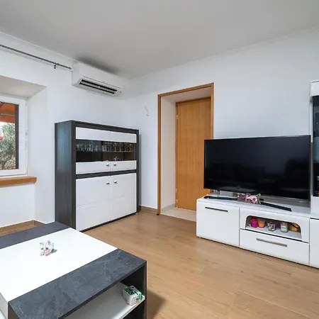 Awesome In With House Sea View