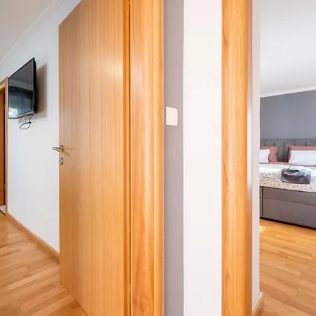 Stunning In Labin With House Sea View Holiday home