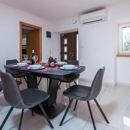 Awesome In With House Sea View