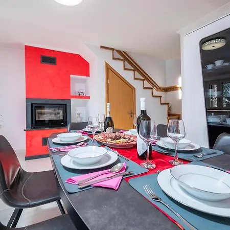 Stunning In Labin With House Sea View Holiday home *