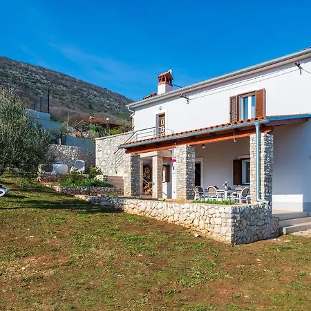 Awesome Home In Labin With House Sea View בית נופש לאבין